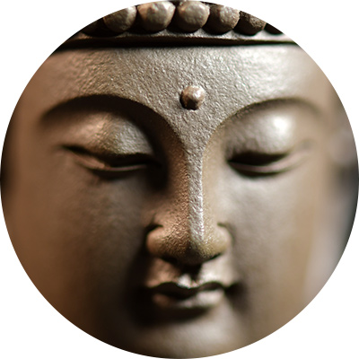 Visage de Bouddha méditant